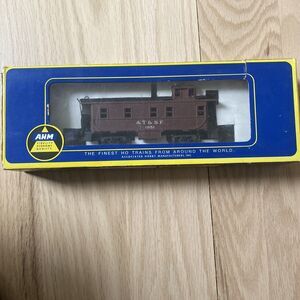 AHM Santa Fe A.T. & S. F. 7240 Cupola Caboose HO Scale With Box Train